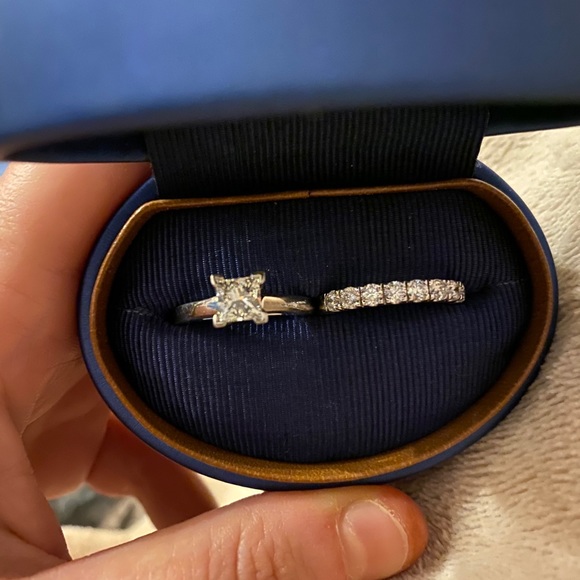 Leo Artisan Princess Cut 1ct Ring and Wedding Band - Picture 1 of 16